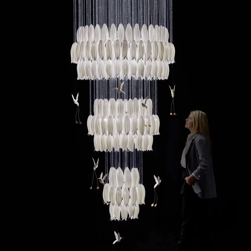 Большая Люстра для Лестницы Sagarti Contemporary chandelier ALBA GRAND Flowers & Birds Белый Золотой Большая Люстра для Лестницы Sagarti Contemporary chandelier ALBA GRAND Flowers & Birds Белый Золотой в Орле | Loft Concept