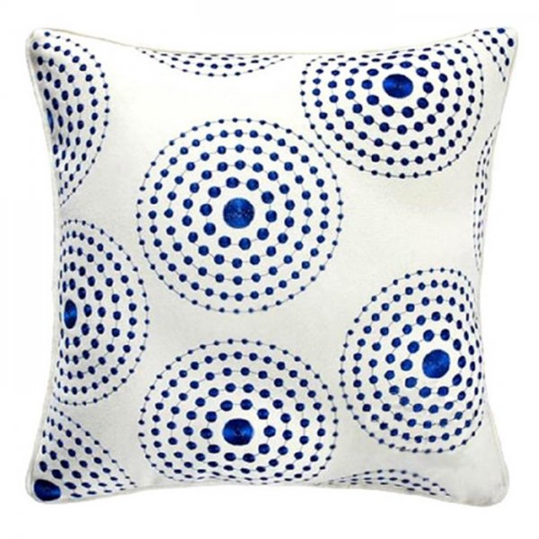 Декоративная подушка Round Pattern синяя вышивка Темно-синий Белый Декоративная подушка Round Pattern синяя вышивка Темно-синий Белый в Орле | Loft Concept
