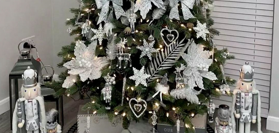 Дизайнерская Елка с Серебряным Декором Christmas Tree Silver Flowers Дизайнерская Елка с Серебряным Декором Christmas Tree Silver Flowers - Loft-Concept в Орле