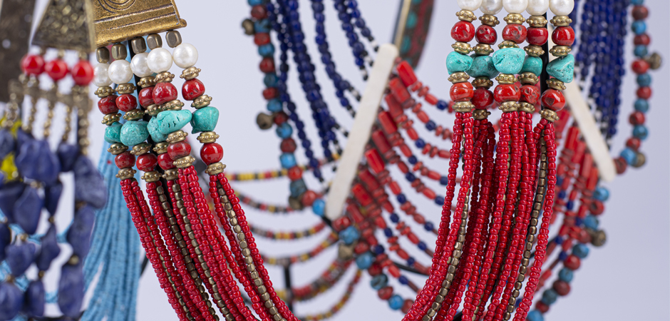Ожерелье на подставке NECKLACE RED AND BRASS Ожерелье на подставке NECKLACE RED AND BRASS - Loft-Concept в Орле