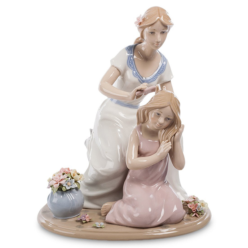 Статуэтка фарфоровая Мама с дочерью Charming Statuette Белый Розовый Серо-голубой Бежевый Статуэтка фарфоровая Мама с дочерью Charming Statuette Белый Розовый Серо-голубой Бежевый в Орле | Loft Concept