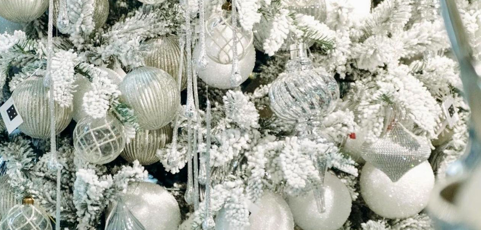 Дизайнерская Елка Заснеженная с Белыми елочными игрушками Christmas Tree White Hoarfrost Дизайнерская Елка Заснеженная с Белыми елочными игрушками Christmas Tree White Hoarfrost - Loft-Concept в Орле