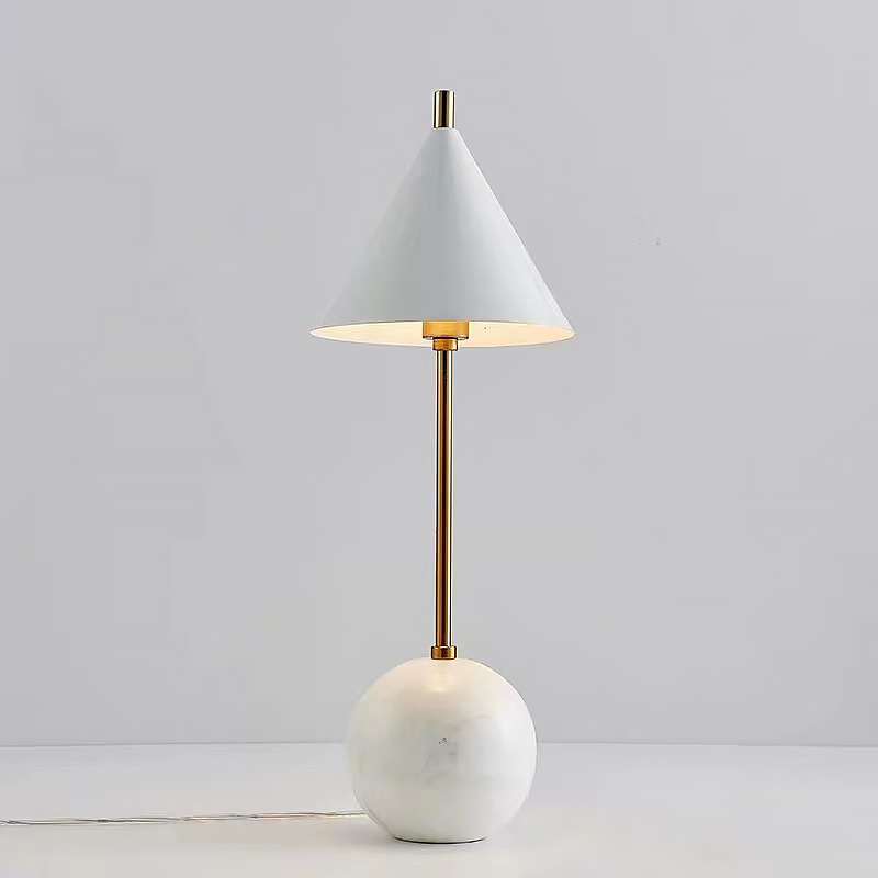 Настольная лампа CLEO ball white Белый Латунь в Орле | Loft Concept 