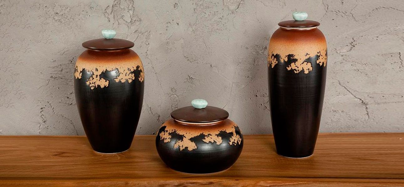 Ваза маленькая с крышкой керамическая черная Ethiopia - фото