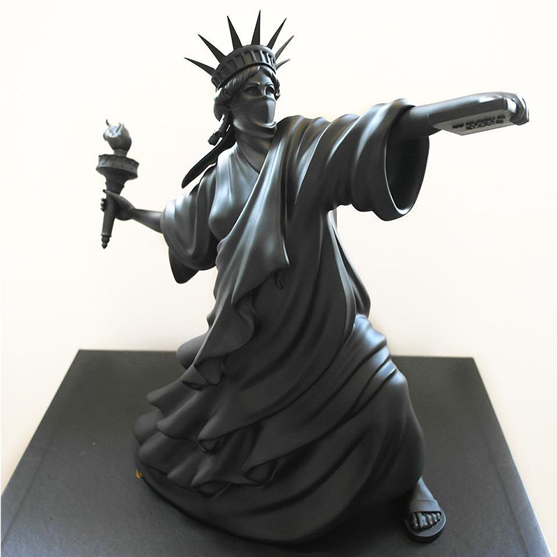 Статуэтка Freedom Riot Black Черный Статуэтка Freedom Riot Black Черный в Орле | Loft Concept