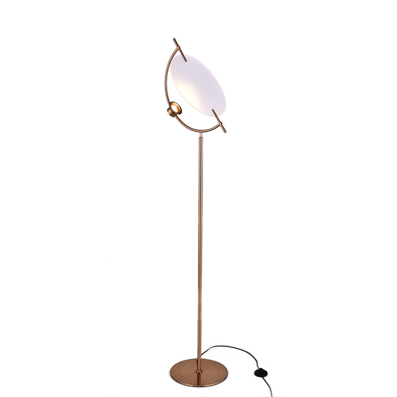 Торшер Gaspar Floor lamp Белый Золотой Торшер Gaspar Floor lamp Белый Золотой в Орле | Loft Concept