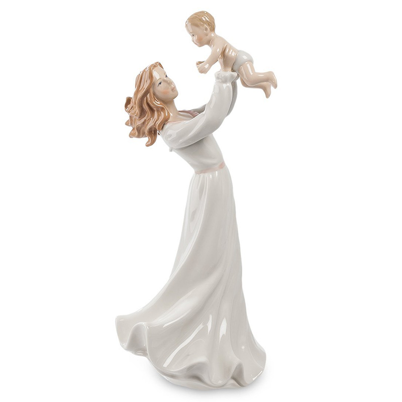 Статуэтка фарфоровая Девушка с ребенком Charming Statuette Белый Бежевый Статуэтка фарфоровая Девушка с ребенком Charming Statuette Белый Бежевый в Орле | Loft Concept