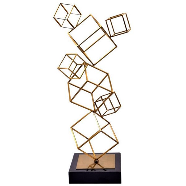 Статуэтка Cube Balance Stat gold Черный Глянцевое золото Статуэтка Cube Balance Stat gold Черный Глянцевое золото в Орле | Loft Concept