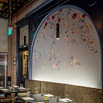 Обои ручная роспись Falling Flowers Standard colourway on Pale Grey dyed silk варинант исполнения - 3 | Loft Concept в Орле