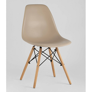Пластиковый стул на ножках из массива бука Eames Beige