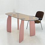 Обеденный стол со стеклянной столешницей и розовыми ножками с тканевой обивкой Wrigley варинант исполнения - 5 | Loft Concept в Орле