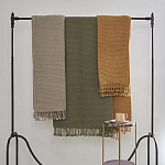 Плед из шерсти зеленого цвета с бахромой Waffle Comfort варинант исполнения - 4 | Loft Concept в Орле