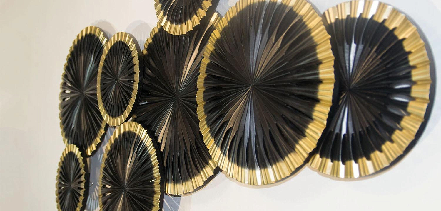 Арт-объект Apollo Black and Gold Wall Plaque Disc gap 8 Арт-объект Apollo Black and Gold Wall Plaque Disc gap 8 - Loft-Concept в Орле
