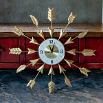 Часы настенные золотые из металла с декором в виде стрел Current Time варинант исполнения - 2 | Loft Concept в Орле