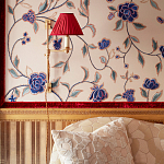 Обои с вышивкой ручной работы Flora Catherine colourway on Liso Pearl wool sateen варинант исполнения - 3 | Loft Concept в Орле