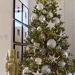 Украшенная Новогодняя Елка с серебряными шарами и звездами варинант исполнения - 1 | Loft Concept в Орле