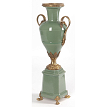 Ваза зеленого цвета из фарфора на высокой подставке с бронзовыми ручками Eden Garden porcelain and bronze варинант исполнения - 2 | Loft Concept в Орле