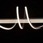 Люстра линейная черного цвета с волнообразным металлическим элементом Luke Lampco Tracer Lamp варинант исполнения - 4 | Loft Concept в Орле