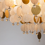 Люстра подвесная с белыми и золотыми круглыми подвесками Диаметр 70 см SHELL Chandelier варинант исполнения - 3 | Loft Concept в Орле