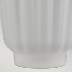 Настольная лампа с белым конусным абажуром и ребристым керамическим основанием Quintiesse варинант исполнения - 6 | Loft Concept в Орле