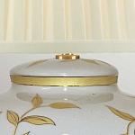 Настольная лампа с фарфоровым основанием бежевого цвета с рисунком и плиссированным абажуром на темной подставке Elstead Lighting варинант исполнения - 8 | Loft Concept в Орле