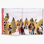 Книга по искусству Yayoi Kusama: I Spend Each Day Embracing Flowers варинант исполнения - 4 | Loft Concept в Орле