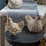 Статуэтка курица с резными белыми цветами на бежевой фактурной поверхности Rustic Chicken варинант исполнения - 4 | Loft Concept в Орле