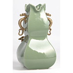 Ваза зеленого цвета из фарфора с бронзовыми ручками в виде драконов и рельефным цветочным декором Eden Garden porcelain and bronze варинант исполнения - 4 | Loft Concept в Орле