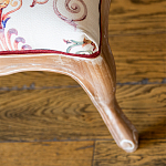 Банкетка из массива бука бежевая с растительным орнаментом Raffael Beige Floral Banquette варинант исполнения - 3 | Loft Concept в Орле