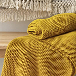 Плед из хлопка жемчужной вязки горчичного цвета Waffle Comfort варинант исполнения - 7 | Loft Concept в Орле