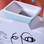 Ваза плоская белая с абстрактными черными линиями в форме лиц Faces of Imagination варинант исполнения - 6 | Loft Concept в Орле