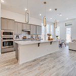 Подвесной светильник золотого цвета с двумя вытянутыми овальными рамками в форме скрепки Eurofase варинант исполнения - 7 | Loft Concept в Орле