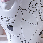 Ваза с декоративными лицами и графическими элементами в виде сердец и символов Faces of Imagination варинант исполнения - 10 | Loft Concept в Орле