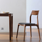 Стул деревянный с мягким сиденьем из черной натуральной кожи Moon Walnut Furniture варинант исполнения - 5 | Loft Concept в Орле