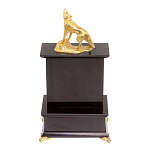 Часы настольные с декором в виде волка из натурального камня Офиокальцит Wolf Stone Clock варинант исполнения - 4 | Loft Concept в Орле