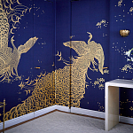 Обои ручная роспись в стиле Арт-деко Whistler Peacocks Colourway SC-100 on Empire Blue dyed silk варинант исполнения - 2 | Loft Concept в Орле