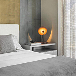 Настольная лампа с круглым деревянным отражателем и черным цилиндрическим плафоном Accord Lighting варинант исполнения - 7 | Loft Concept в Орле