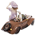 Статуэтка фарфоровая Девушка с автомобилем Charming Statuette варинант исполнения - 2 | Loft Concept в Орле