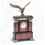 Часы настольные из родонита и бронзы с декором в виде орла Eagle Stone Clock варинант исполнения - 2 | Loft Concept в Орле
