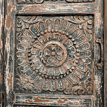 Индийский шкаф с орнаментом резьба из дерева Indian Antique Furniture  варинант исполнения - 1 | Loft Concept в Орле