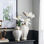 Ваза белая с крышкой и золотистыми вертикальными полосками Chinoiserie Ceramics варинант исполнения - 1 | Loft Concept в Орле