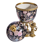 Шкатулка в форме яйца на величественных львах из фарфора с бронзовыми элементами Eden Garden варинант исполнения - 2 | Loft Concept в Орле