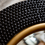 Зеркало в черной фактурной раме с золотым кантом Summon the Light варинант исполнения - 3 | Loft Concept в Орле