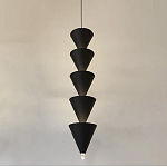 Подвесной светильник светодиодный в виде ряда черных металлических конусов  Herringbone варинант исполнения - 4 | Loft Concept в Орле