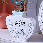 Ваза плоская белая с абстрактными черными линиями в форме лиц Faces of Imagination варинант исполнения - 3 | Loft Concept в Орле