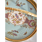 Блюдо круглое с ручкой и голубым фарфоровым дном с цветочным рисунком Blue Garden варинант исполнения - 2 | Loft Concept в Орле